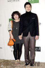 组图：韩谐星尹亨彬大婚徐仁国Solbi等送祝福