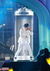 组图：BigBang火热开唱 座无虚席粉丝high翻场