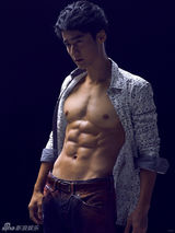 组图：蒋劲夫写真秀紧实腹肌 型男魅力诱惑难挡