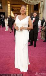 组图：第85届奥斯卡红毯-奎恩-拉蒂法身材丰满