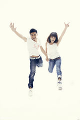 组图：李佳航海陆青春写真玩转非情侣关系