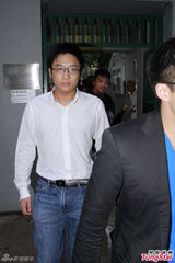 组图：霍启刚霍启山心情大好 否认成立教学基金