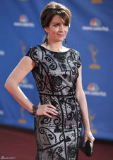 高清组图：艾美奖红毯 蒂娜-菲礼服秀知性气质