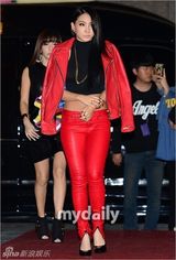 组图：李钟硕等出席时尚派对 宋茜低胸CL露腰