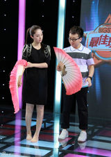 组图：董璇节目中展独门舞技 切磋武艺讲述粉丝心情