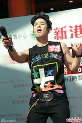 组图：吴建豪盼红馆开唱 签唱与粉丝亲密互动