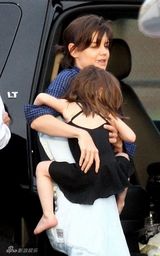 幻灯图集：克鲁斯赶拍新片 老婆带女儿温馨探班