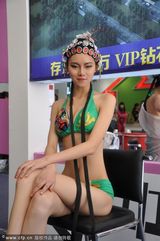 组图：京剧“比基尼”被指糟蹋国粹