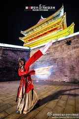 组图：“跳舞吧”系列照走红 俊男靓女舞遍西安