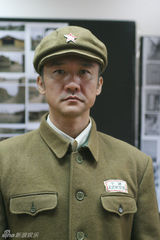 组图：新《亮剑》定妆照 甘婷婷黄志忠塑战争情侣