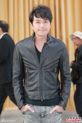 组图：方逸华跪拜邵逸夫 刘德华张学友致祭