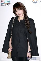 组图：f(x)宋茜与朴宰范全慧彬等众星云集时尚秀场