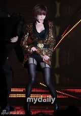 组图：韩团brown eyed girls办19禁演唱会大玩性感