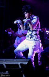 高清：韩庚个唱痛哭谢歌迷 破茧迎重生周杰伦送祝福