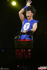 组图：big4开演唱会发红封包 互曝成员糗事