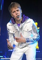 组图：贾斯汀-比伯曼城开唱 自摸胯下“不淡定”