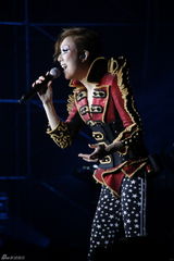 幻灯图集：郑秀文纪念入行20年 连换八套造型玩百变