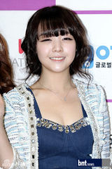 组图：GirlsDay等亮相某活动开幕献庆祝舞台