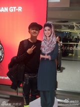 组图：包贝尔搞怪游欧洲 五体投地“横尸”街头