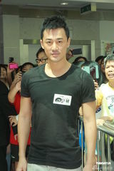 组图：林峰宣传《回到三国》杨怡赞马国明演得好