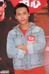 组图：陈伟霆谈裸跑尴尬笑 未能邀阿Sa看首映