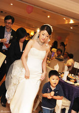 高清组图：高蓓蓓金秋十月完婚 草坪婚礼温馨浪漫