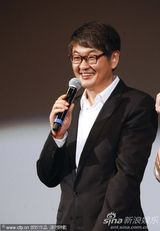 组图：张柏芝助阵新片戛纳首映粉裙摇曳多姿