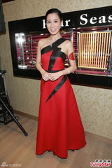 组图：佘诗曼拒恋富二代 黎耀祥争视帝感压力