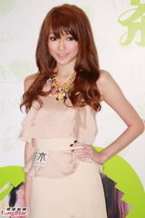 组图：连诗雅向电影圈发展 关楚耀年底开拍笑片