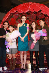 高清图：熊黛林露肩短裙出席活动 不担心家人催婚