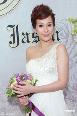 组图：港星文颂娴奉子成婚 宣布已怀孕三个月