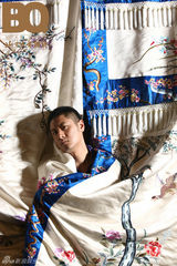 组图：“北京青年”任重纯爷们 写真大片展时尚京味儿 　　