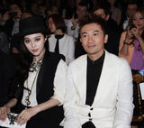 组图：苏有朋与范冰冰倪妮同台看秀