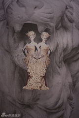 组图：碧昂斯巡演造型设计 女王气场烈焰红唇