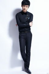 组图：陈晓【演员】西装写真曝光 身姿挺拔尽显阳光帅气