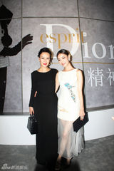 组图：舒淇赵薇亮相时尚艺术展  Angelababy(杨颖)表情僵硬