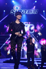 高清组图：新浪网络盛典李宇春现场劲歌热舞