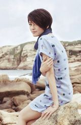 组图：梁咏琪清新杂志封面 曾因爱而遍体鳞伤