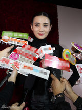 组图：小宋佳助阵品牌活动 分享魅力女性心得