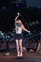 组图：首届长江草莓音乐节落幕 15万观众鹭岛狂欢