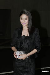 组图：陈慧琳紫唇妆身材发福 幸福秘笈分享给锋芝