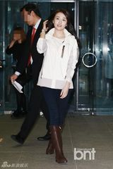 组图：孔侑朴河宣等出席某服饰品牌纪念活动