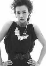 高清组图：郝蕾登杂志《精品》封面