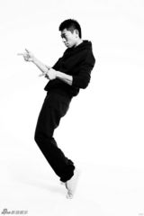 高清图：夏雨最新黑白写真 动感气质尽显硬汉魅力