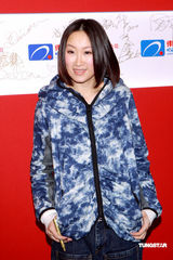 幻灯图：贡米签约黎明旗下 舒淇红装现身与旧爱同台