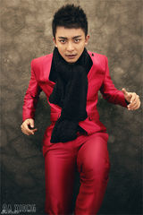 组图：李佳航冰上大片魅力上演美男诱惑