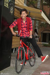 组图：罗志祥度假晒出黝黑肌肤 涨身价谢星爷