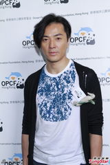 组图：郑伊健有意延长婚事筹备时间 望多祝福