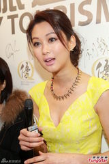 组图：岑丽香情人节与女友人过 单身不寂寞