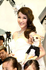 高清：萧亚轩化身纯美新娘 获赠10克拉钻石戒指